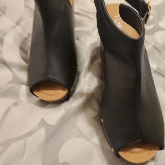 Black Wedges - Picture 2 of 4